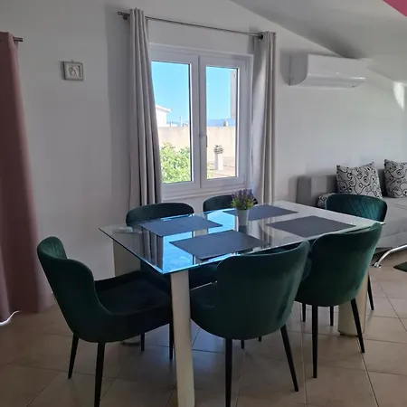 Ante Apartment *